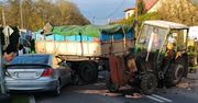 Utrudnienia w Krzyżanowicach. Ciągnik zderzył się z osobówką