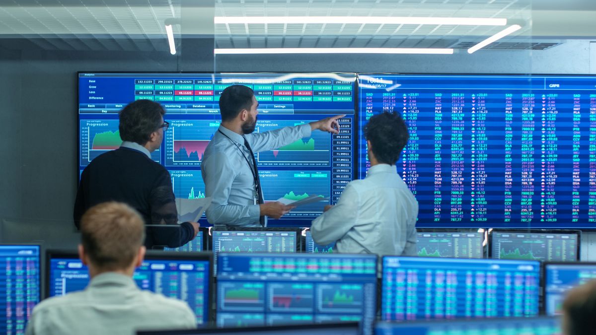 W poniedziałek od rana główne indeksy giełdowe są na minusie