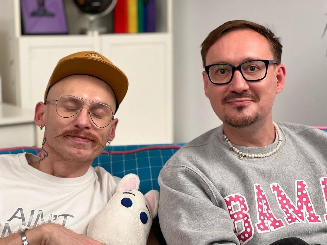 Mariusz Kozak i Jacek Szawioła w "Gogglebox"
