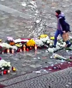 Wrocław. Strajk Kobiet. Jednoosobowa demonstracja pod Ratuszem. Zdecydowanie przeciw