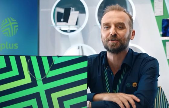Wojciech Mecwaldowski jako ojciec i mąż reklamuje 5G w abonamencie Plusa (wideo)