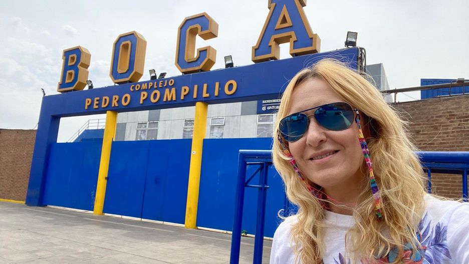 Marta Podleśna przed stadionem La Boca w Buenos Aires