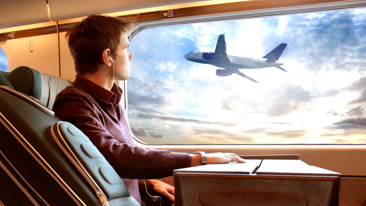 Ekolodzy chcą zastąpienia krótkich lotów połączeniami kolejowymi. Branża uważa, że nie tędy droga, a rozwiązanie leży gdzie indziej