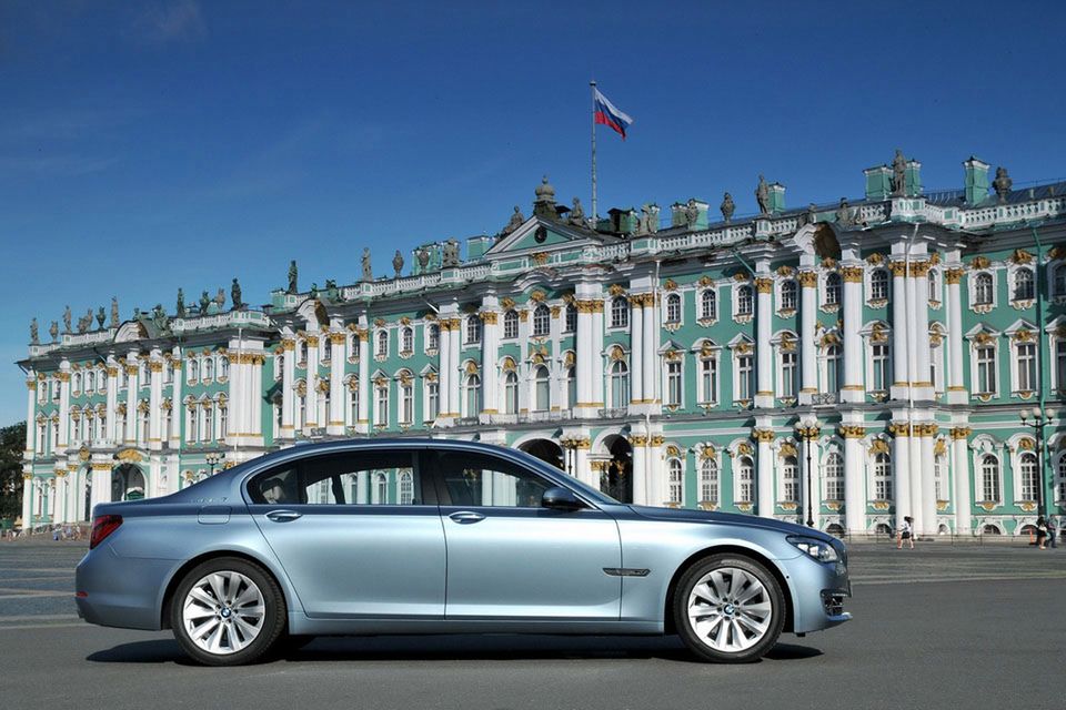 BMW serii 7 na rok 2013 - megagaleria niemieckiego okrętu flagowego 126