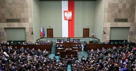 Gorący dzień w Sejmie. Oglądaj relację na żywo