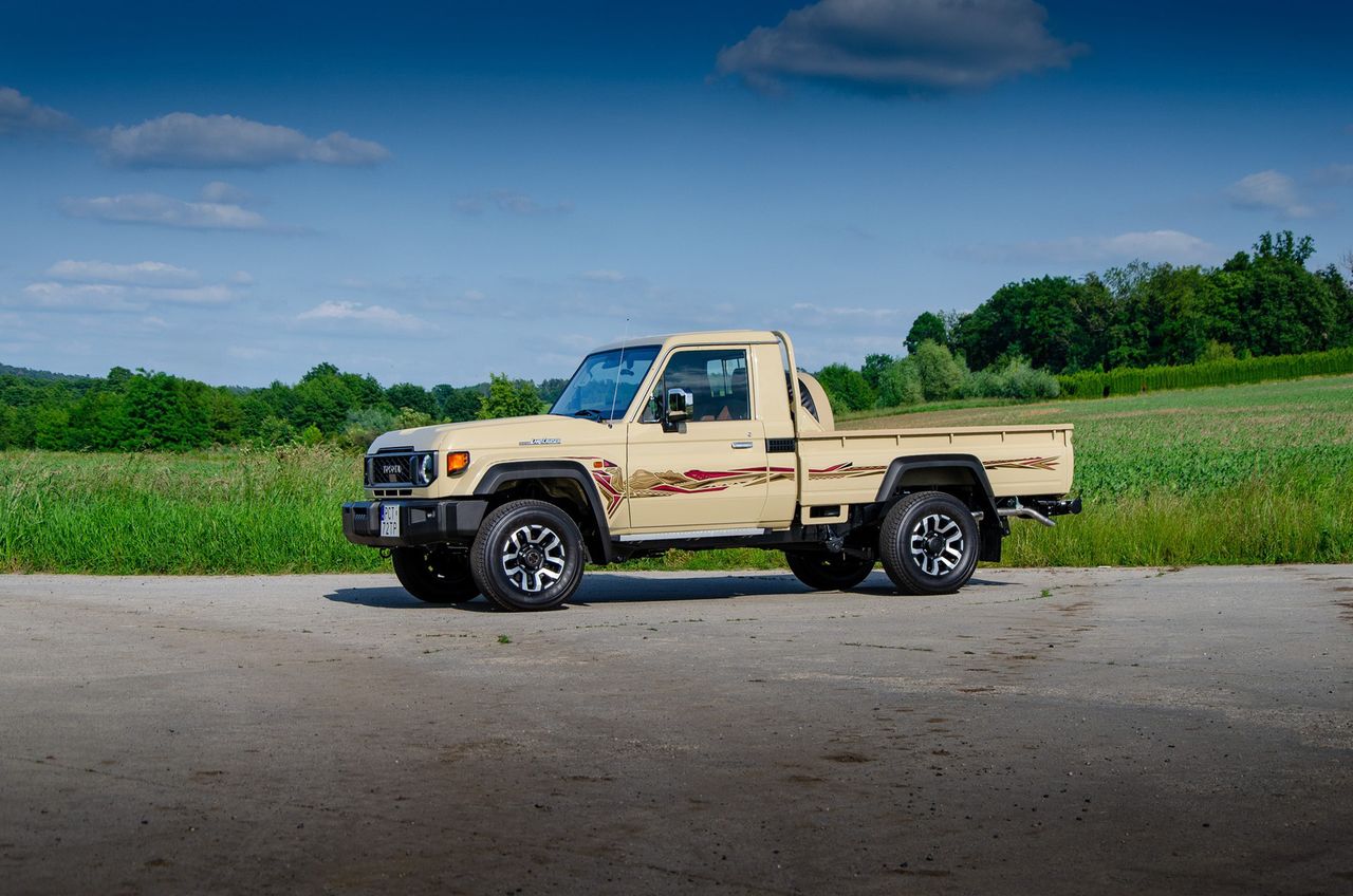 Test: Toyota Land Cruiser 70 2.8 D-4D - pierwotny samochód terenowy z nowoczesnym silnikiem