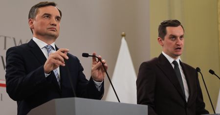 Polska straci miliardy z UE? "Ciężko powiedzieć, czy te pieniądze w ogóle popłyną"