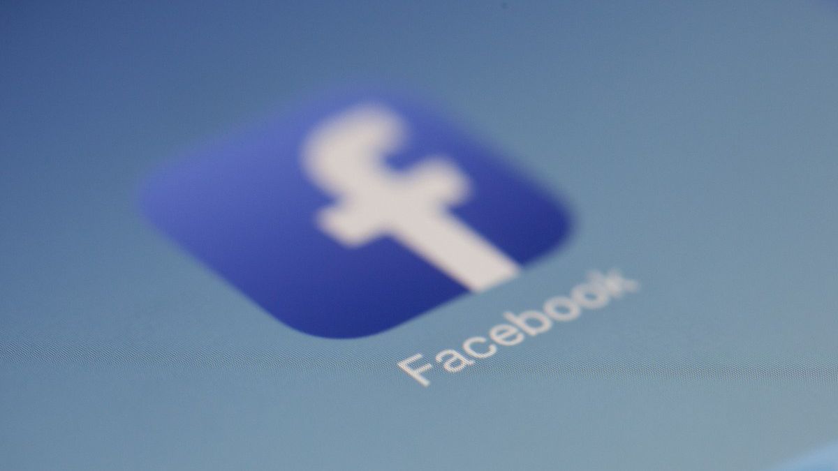 Facebook nie lubi podglądania: utrudnia pracę obserwatorom 