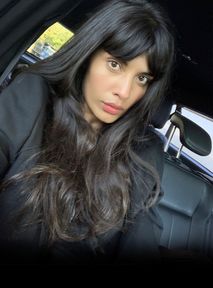 Jameela Jamil do Khloe Kardashian: "Nie bądź częścią kultury, przez którą dziewczynki nienawidzą same siebie"