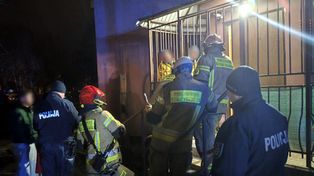 Pruszków: Zatrzasnęli się na balkonie. Strażacy ruszyli z pomocą