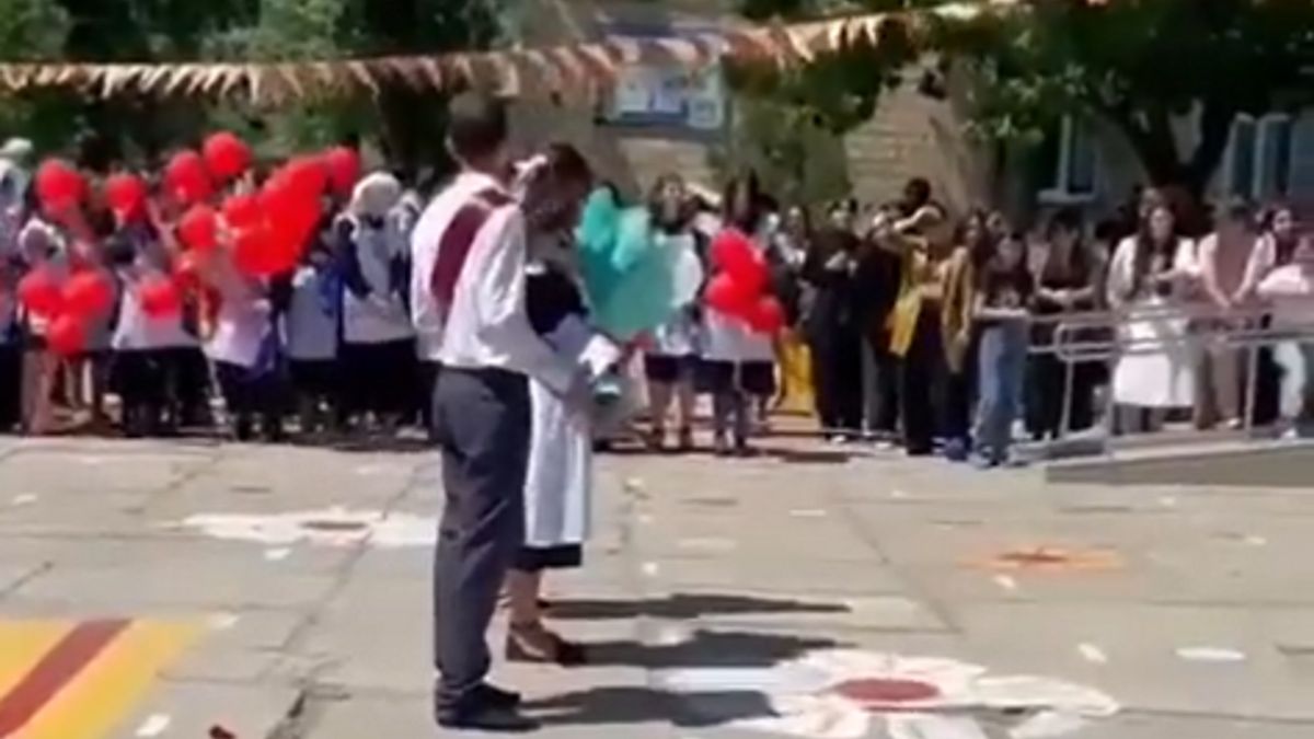 Uczennica chwyciła za mikrofon