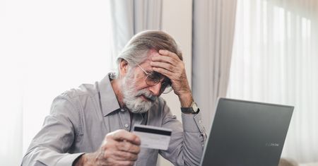Koniec emerytury od listonosza? ZUS ma nowy plan dla seniorów. Koniec z emeryturą w gotówce
