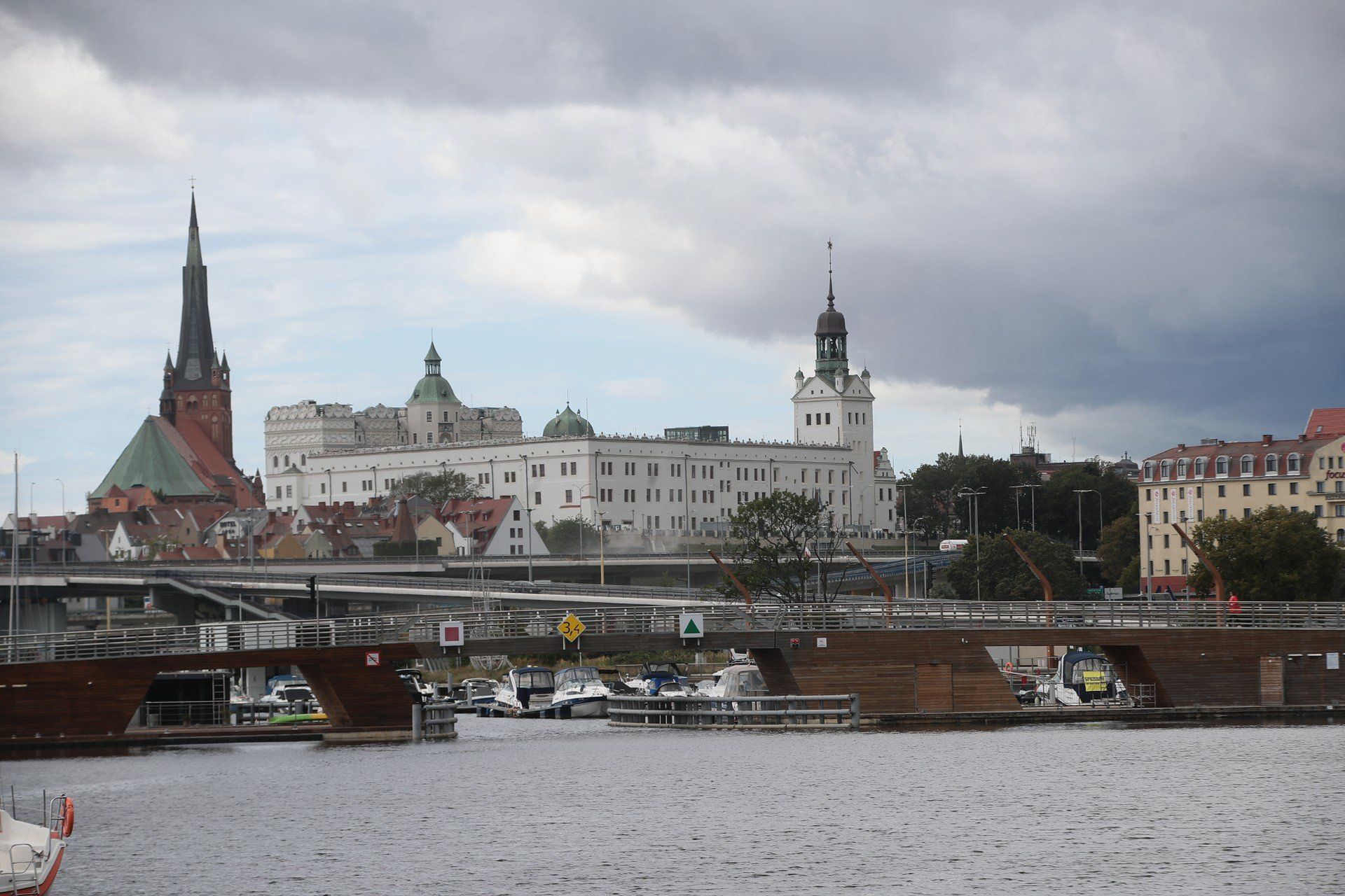 Średnia liczba mieszkańców osiedla: ok. 9 300