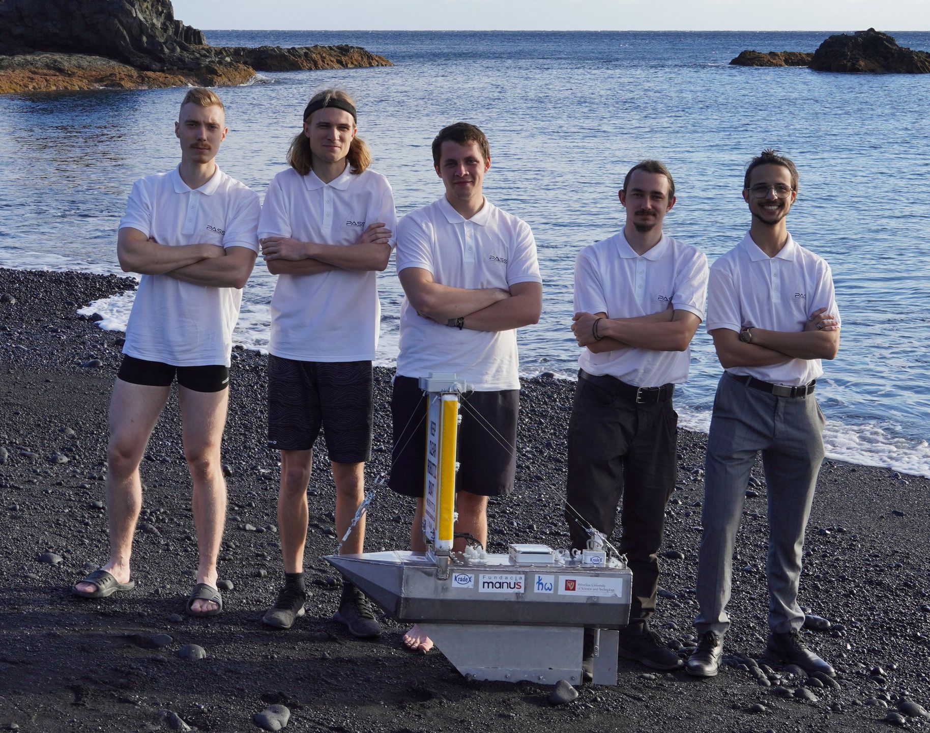 Koła Naukowego Robotyków KoNaR z łodzią