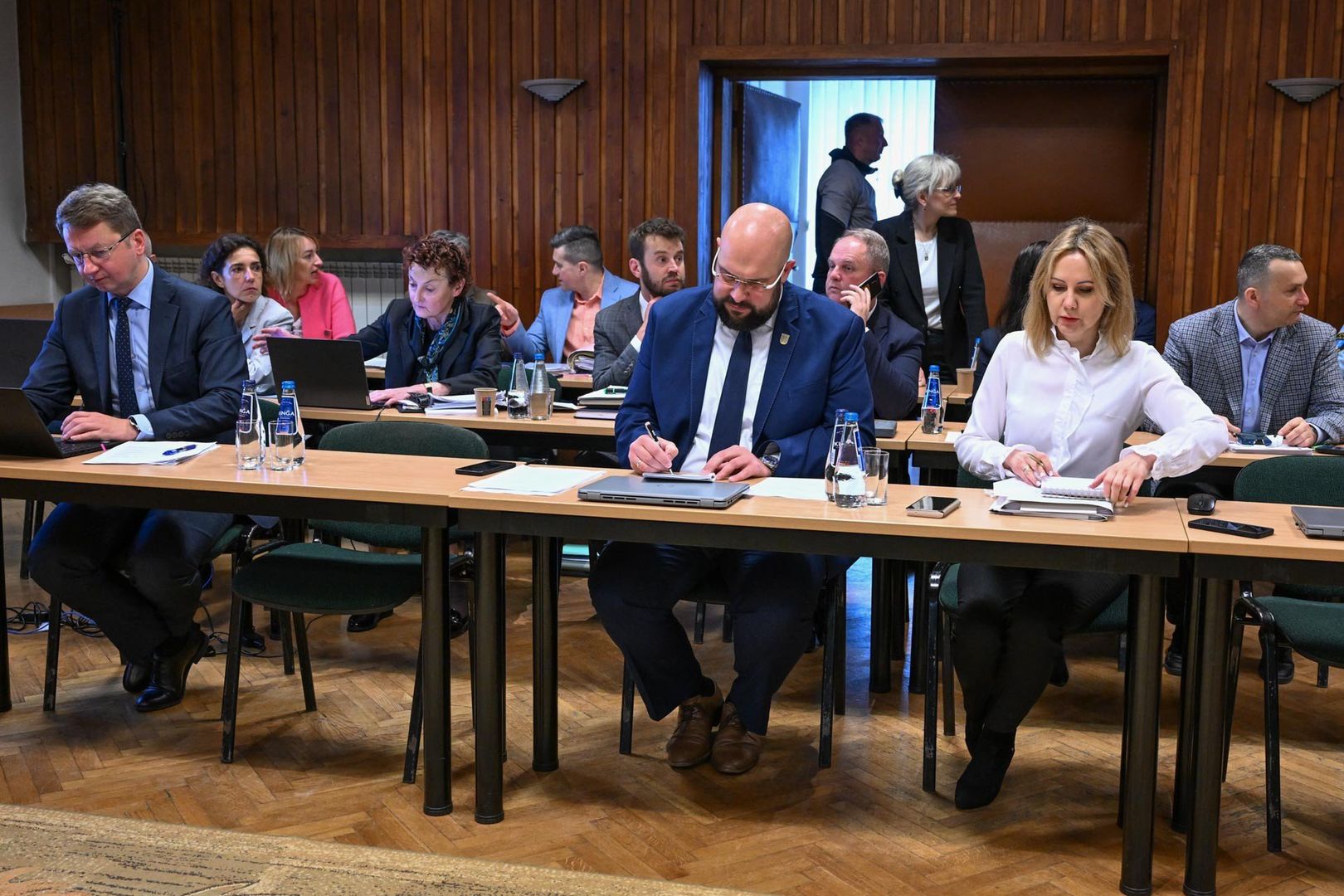 Tłum mieszkańców na sesji w Zakopanem