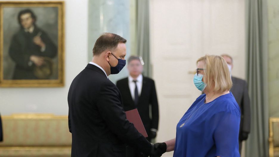 Prof. Małgorzata Manowska została mianowana we wtorek 26 maja I Prezesem Sądu Najwyższego. Nominację odebrała z rąk prezydenta Andrzeja Dudy.