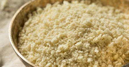 Nie musisz kupować panko. Chrupiącą panierkę zrobisz samodzielnie w kilka chwil
