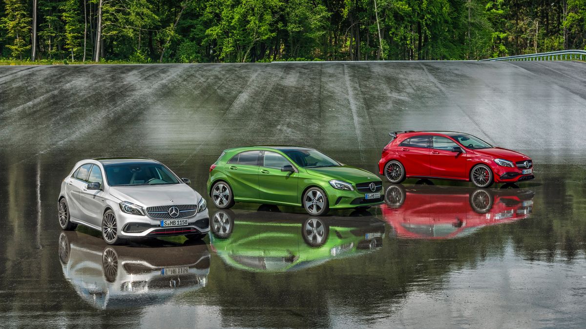 Zmiany zaszły przede wszystkim w gamie silnikowej. Nową bazową wersją jest Klasa A 160. Rozwija ona 102 KM. Chociaż mocniejsza, bardziej oszczędna jest 109-konna odmiana A 180 d BlueEfficiency Edition. Katalogowo jest ona w stanie osiągnąć zużycie paliwa na poziomie 3,5 l/100 km.