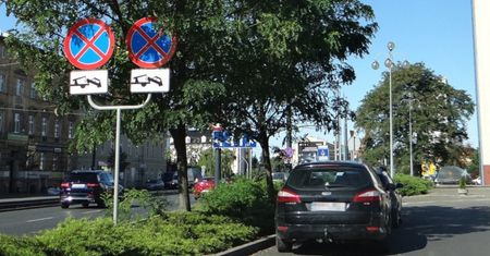 Posłowie chcą wyższych kar za parkowanie. Dziś przestrzeganie przepisów się nie opłaca