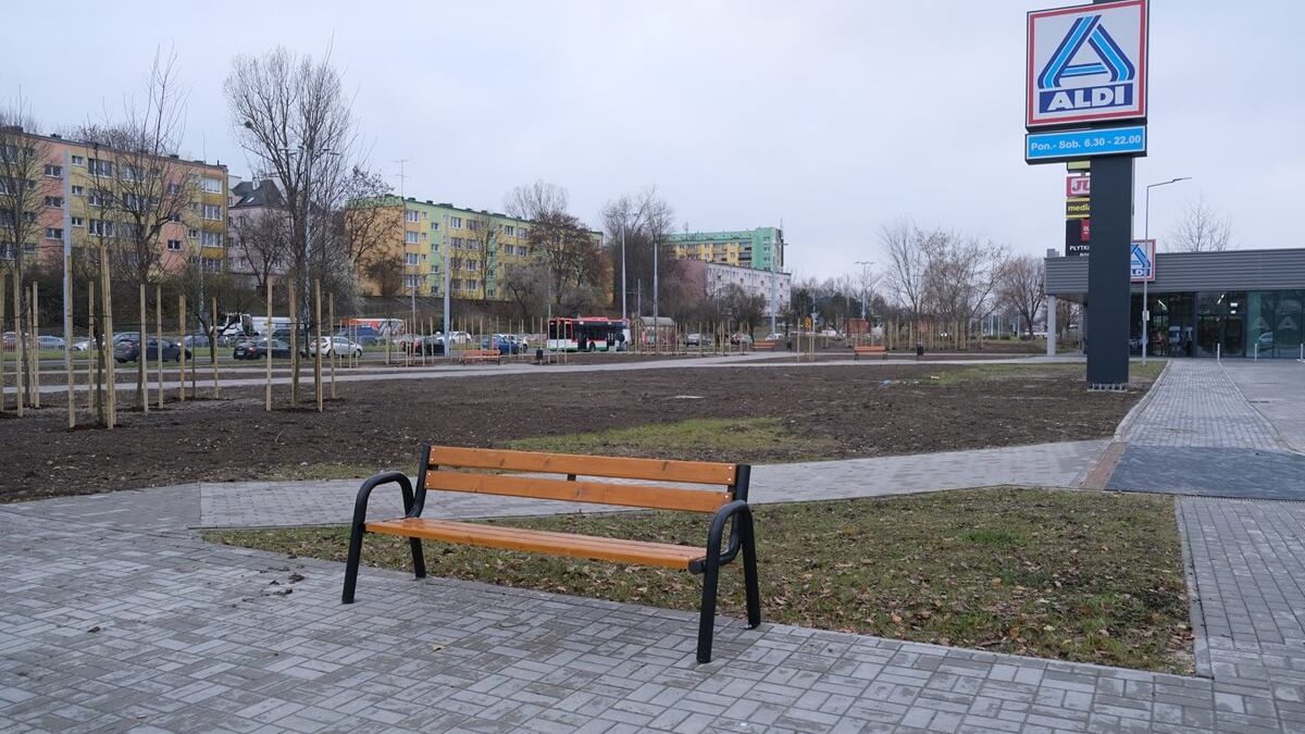 Skwer przed sklepem Aldi przy ul. Gospodarczej w Lublinie