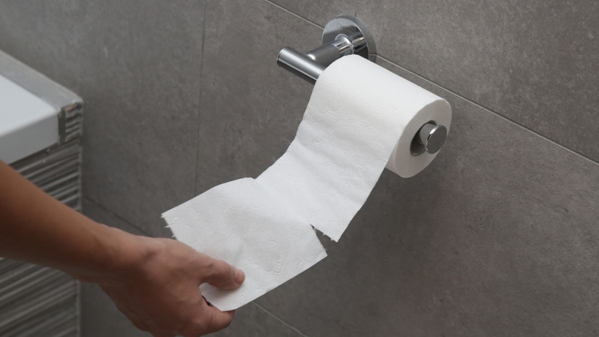 Wypróbuj trik z papierem toaletowym, a w łazience uniesie się piękny zapach.