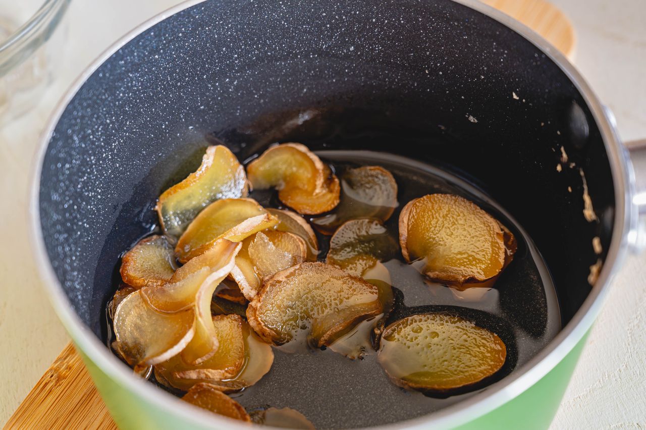 Woda z imbirem na noc pomaga schudnąć