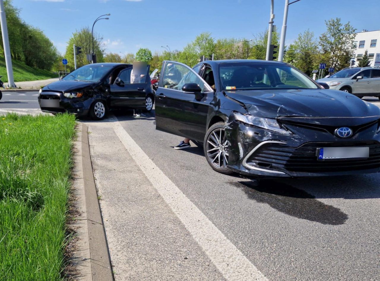 Kolizja w Lublinie. Kobieta zjeżdżając z ronda nie zwróciła uwagi na czerwone światło