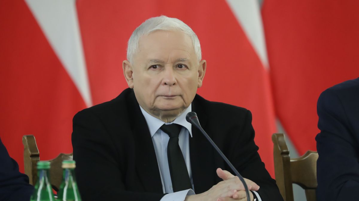 Warszawa, 21.02.2024. Prezes PiS Jarosław Kaczyński podczas seminarium "Stan Praworządności w Polsce. Działania organów władzy publicznej po 13 grudnia 2023 r. Głos środowisk prawniczych" w Sejmie w Warszawie, 21 bm. (sko) PAP/Tomasz Gzell