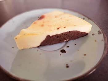 Obłędne sernikobrownie na deser. Zrobienie ciasta zajmie ci kwadrans