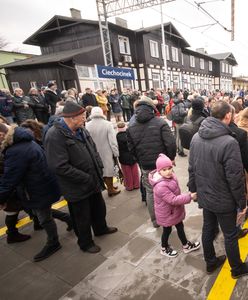 Tłumy na peronie polskiego uzdrowiska. Kolej wróciła po 14 latach