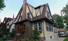 Tak mieszkał Trump. Jego rodzinny dom jest na sprzedaż [Zdjęcia]