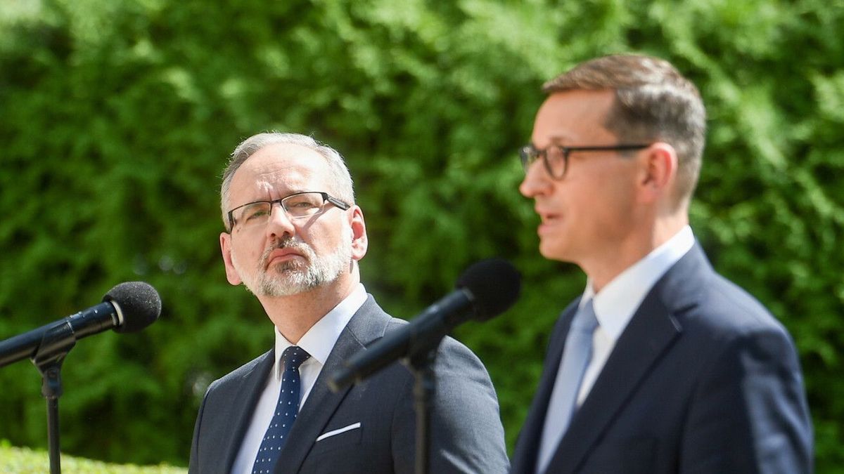 Posiedzenie sztabu dotycz?cego sytuacji epidemicznej06.07.2021 Warszawa Posiedzenie sztabu dotyczacego sytuacji epidemicznej w Polsce z udzialem premiera Mateusza Morawieckiego  fot. Zbyszek Kaczmarek/REPORTERn/z: Adam Niedzielski, Mateusz MorawieckiZbyszek Kaczmarek/REPORTER