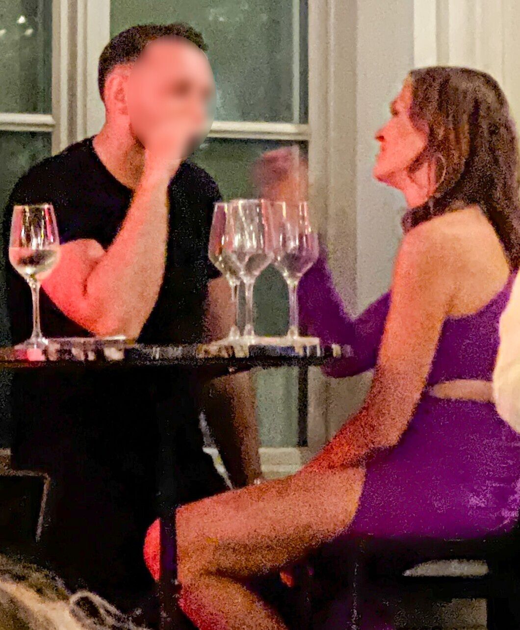 Anna Wendzikowska imprezuje z tajemniczym brunetem