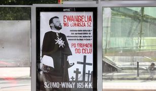 Plakaty z Łukaszem Szumowskim na przystankach. Policja zatrzymała kolejną osobę