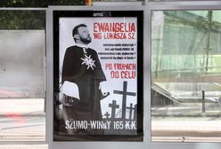Plakaty z Łukaszem Szumowskim na przystankach. Policja zatrzymała kolejną osobę