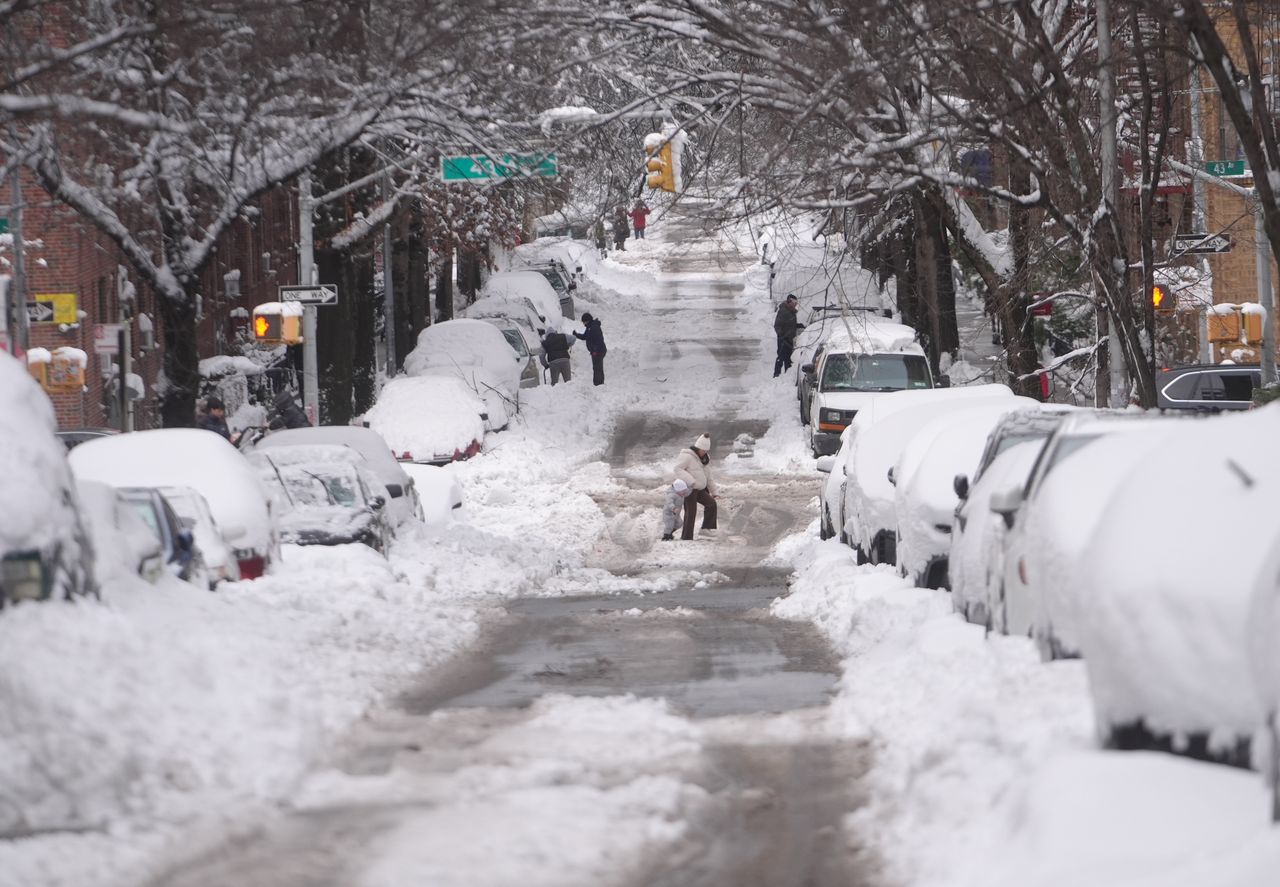 Wschodnie wybrzeże USA pod śniegiem. "Totalne zniszczenie"