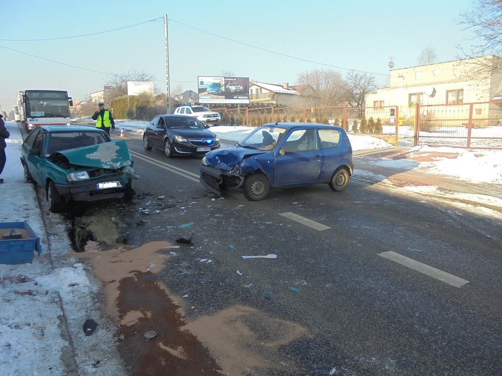 Groźne zderzenie w miejscowości Szewna. Są ranni.