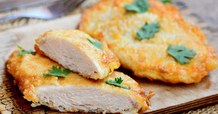Zapomnij o tradycyjnej panierce – dwa składniki i kotlet smakuje jak z najlepszej restauracji