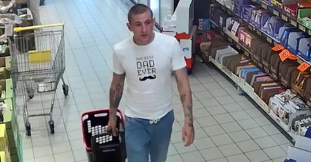 Uchwyciła go kamera. Przyłapany w Biedronce. Policja wydała komunikat