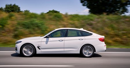 Policja odbiera radiowozy BMW. Wiemy, do jakich komend trafią nieoznakowane auta