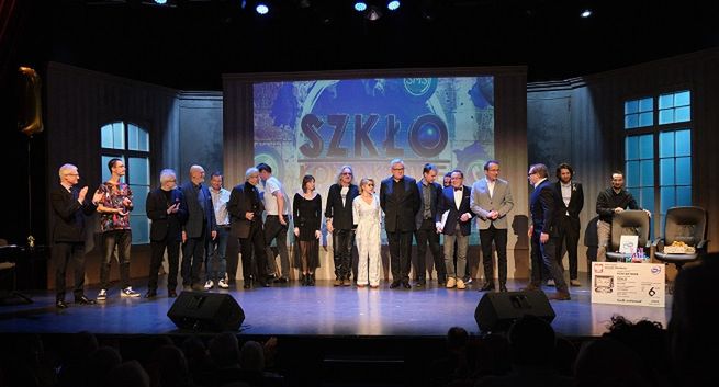 “Szkło kontaktowe” ma 18 lat. Zamiast programu TVN24 nada specjalny spektakl