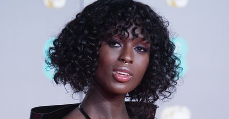 Jodie Turner-Smith w roli królowej. Są już pierwsze zdjęcia, a internauci są oburzeni