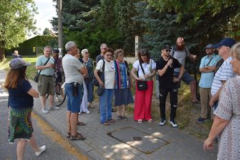 Spacer trasą geologicznych ciekawostek Tarnowa. Jego uczestnicy dowiedzieli się dużo o tym, co kryje ziemia, na której zbudowane jest miasto
