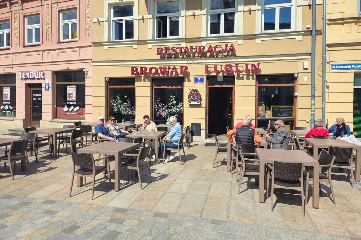 Ogródek gastronomiczny przed restauracją Browar Lublin