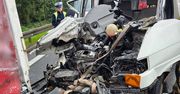 Trójmiasto: Na obwodnicy auto dostawcze wybiło się w tył ciężarówki