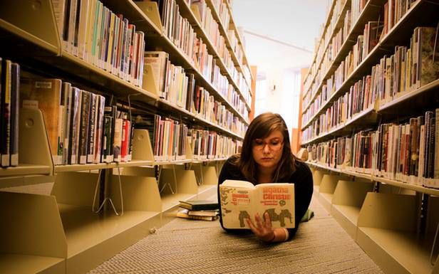 Renesans książek nadchodzi wraz z ebookami? (Fot. Flickr/Gibson Claire McGuire Regester/Lic. CC BY-ND)