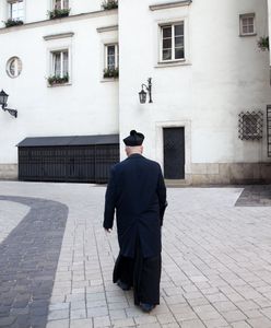 Ksiądz sypiał z parafianką. Kontrowersyjna decyzja Kościoła