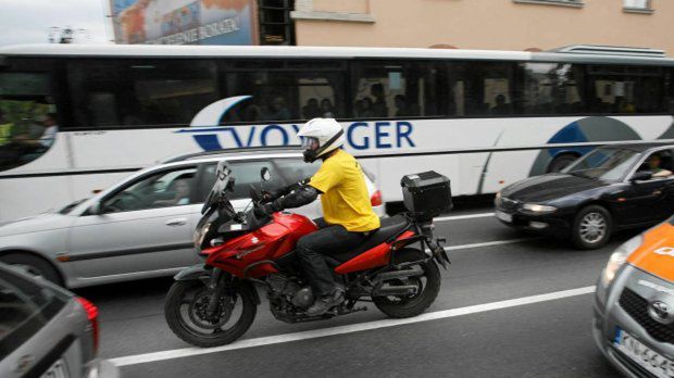 Motocykl vs samochód w korku - i kto ma rację? Rozmowa z instruktorem motocyklowym 1