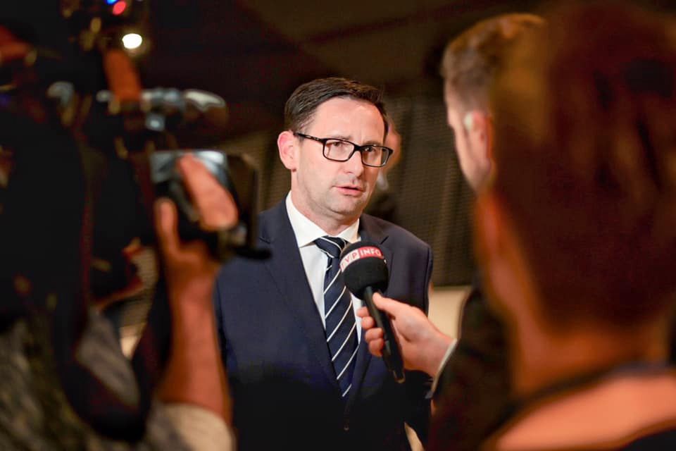 Prezes PKN Orlen Daniel Obajtek uważa, że ostatnie publikacje a jego temat to "zlecenie"
