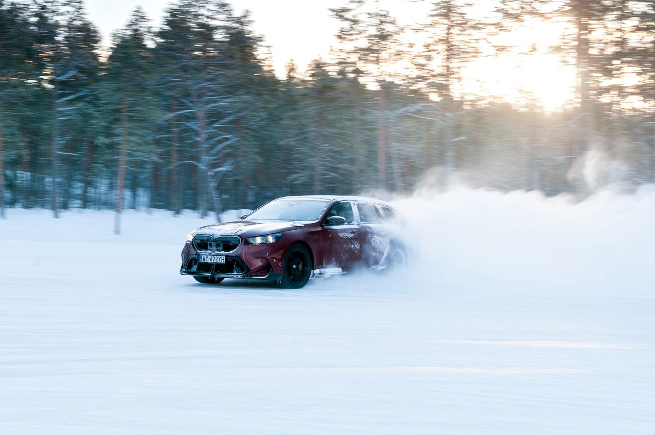 Pierwsza jazda: BMW M5 Touring przez krainę fotoradarów i zamarznięte jeziora